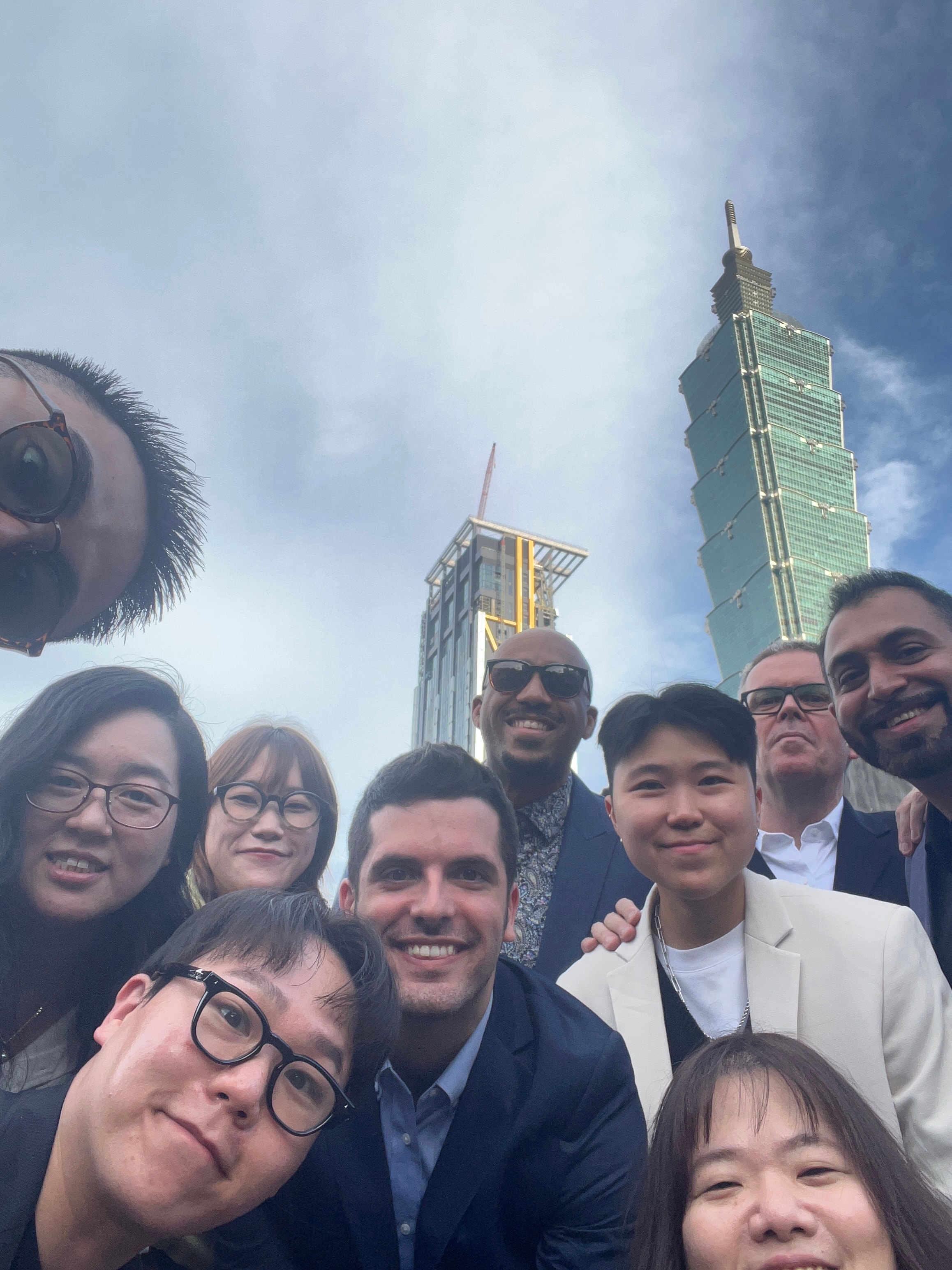 Students exploring Taiwan together